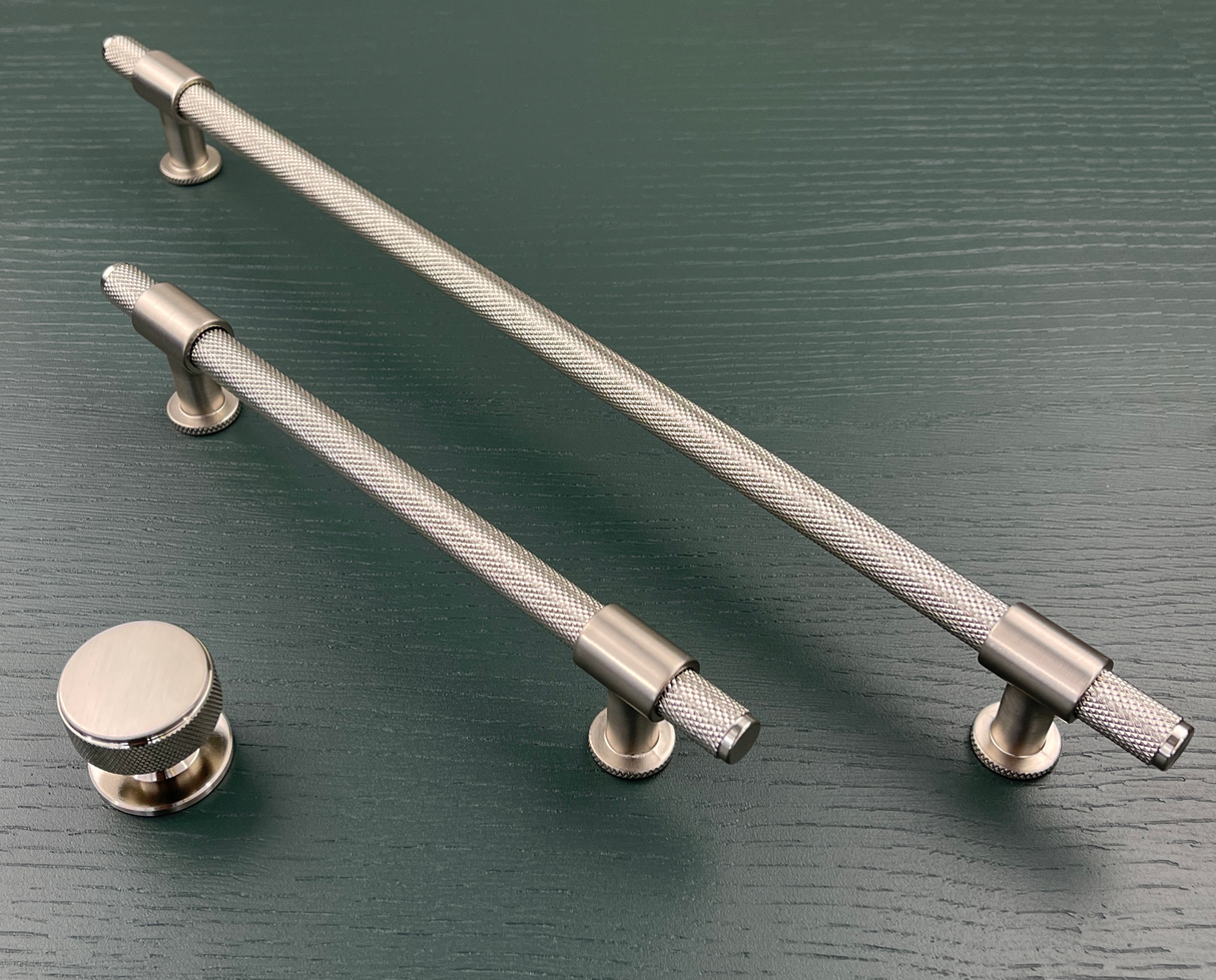 HARLEY & WAGER, Chelmsford Knurled Bar Handle, 320mm Centres