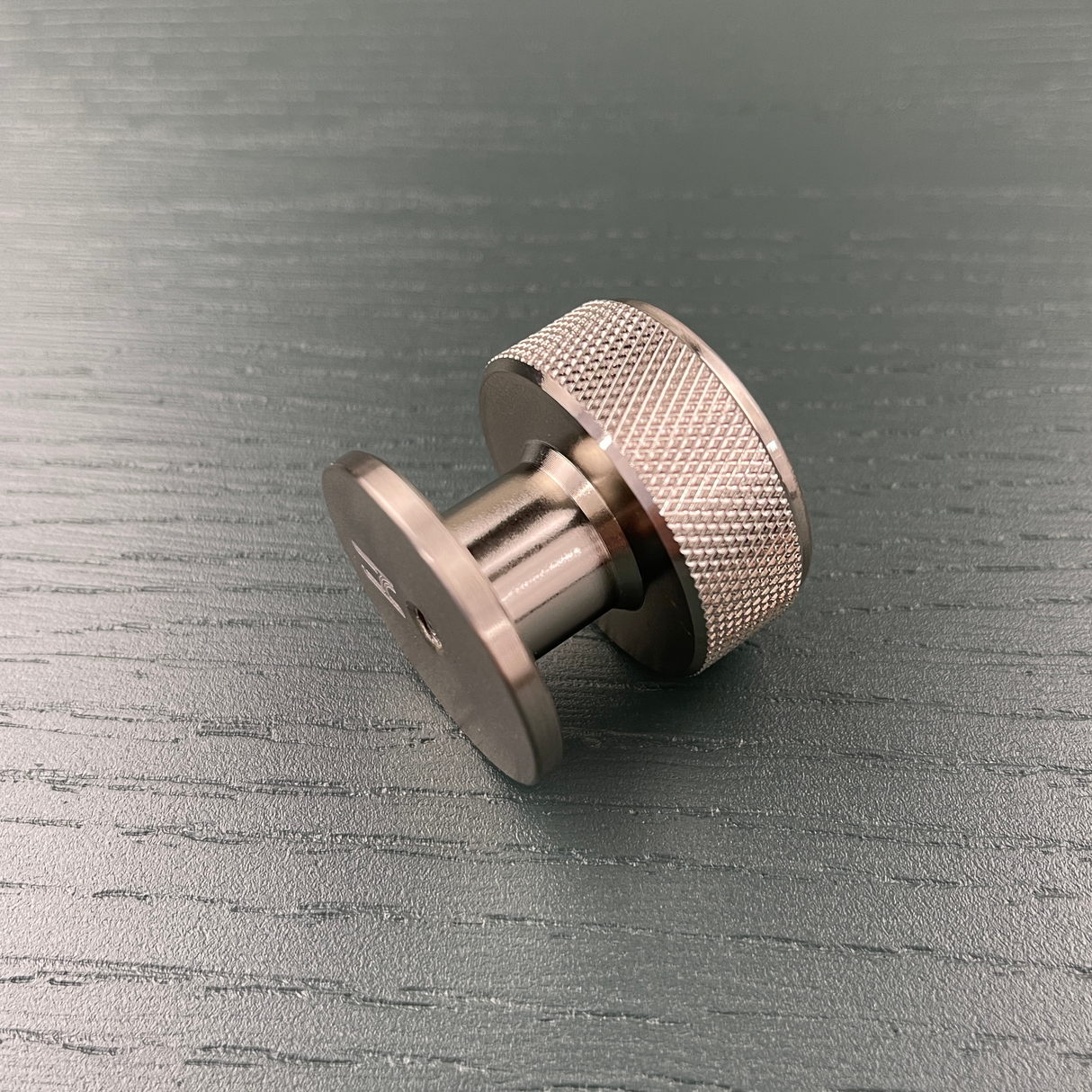 HARLEY & WAGER, Chelmsford Knurled Knob Handle, Centre Fixing