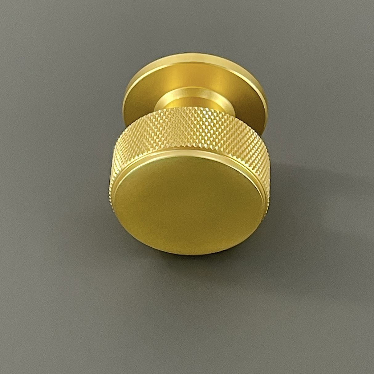 HARLEY & WAGER, Epsom Knurled Knob Handle, Centre Fixing